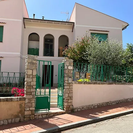 Bed And Coffee 招待所 3*